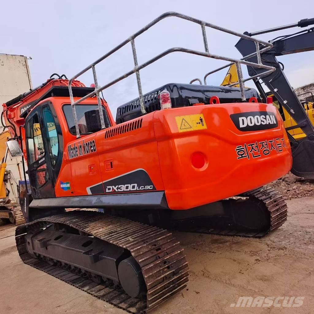 Doosan DX 300 LC Raupenbagger