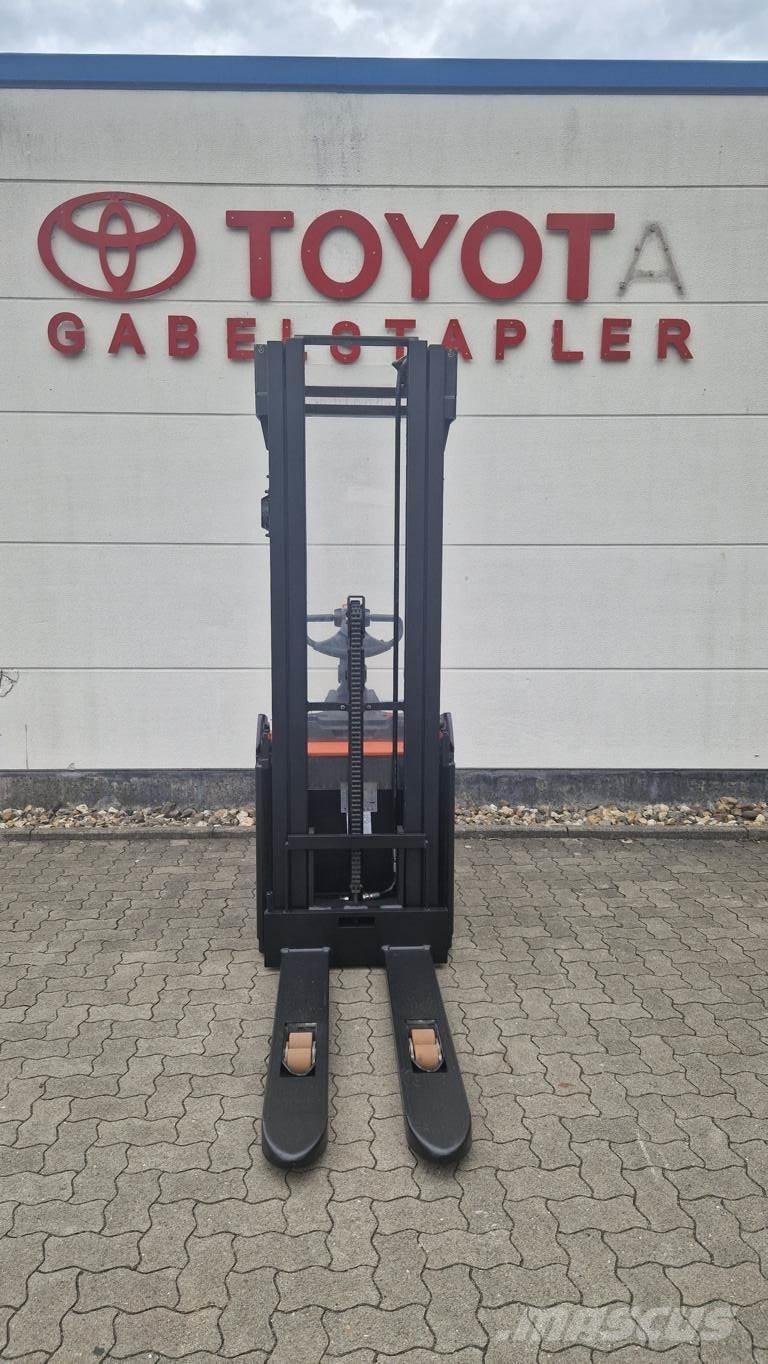 Toyota SPE160 Selbstfahrstapler