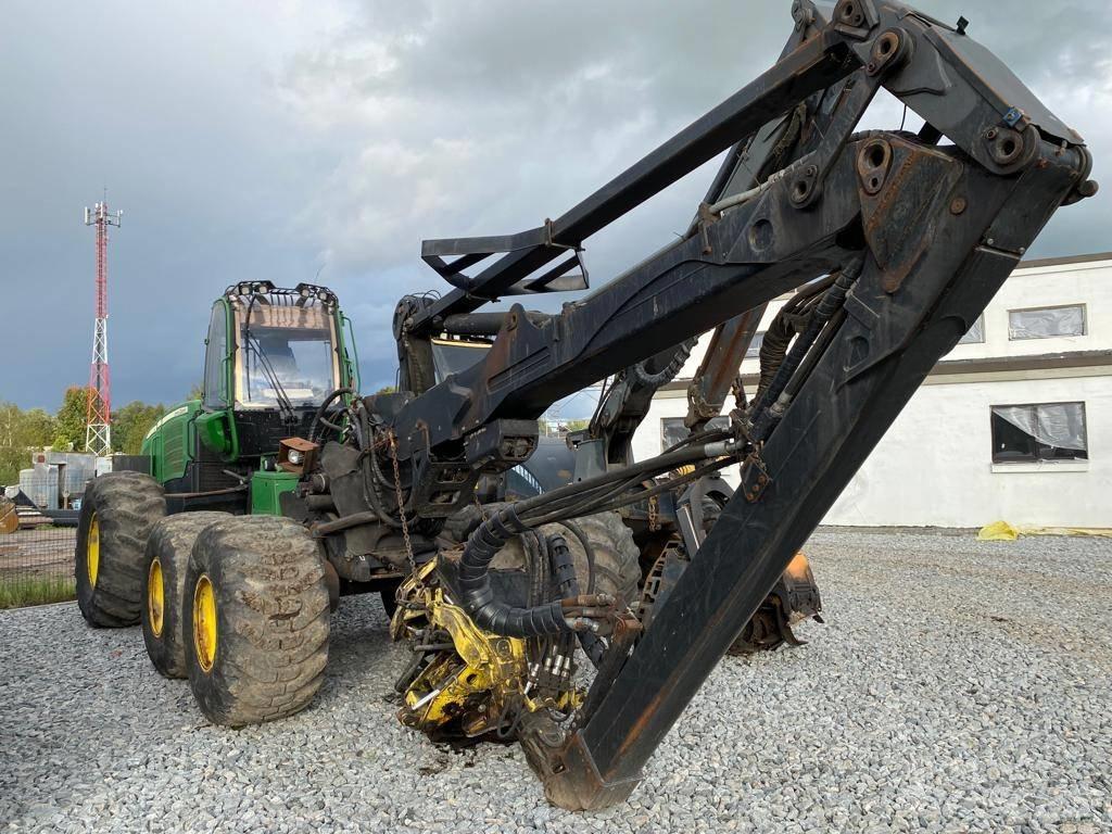 John Deere 1470 E Harvester