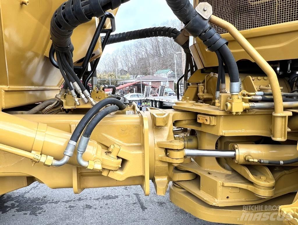 CAT 740 Dumper - Knickgelenk
