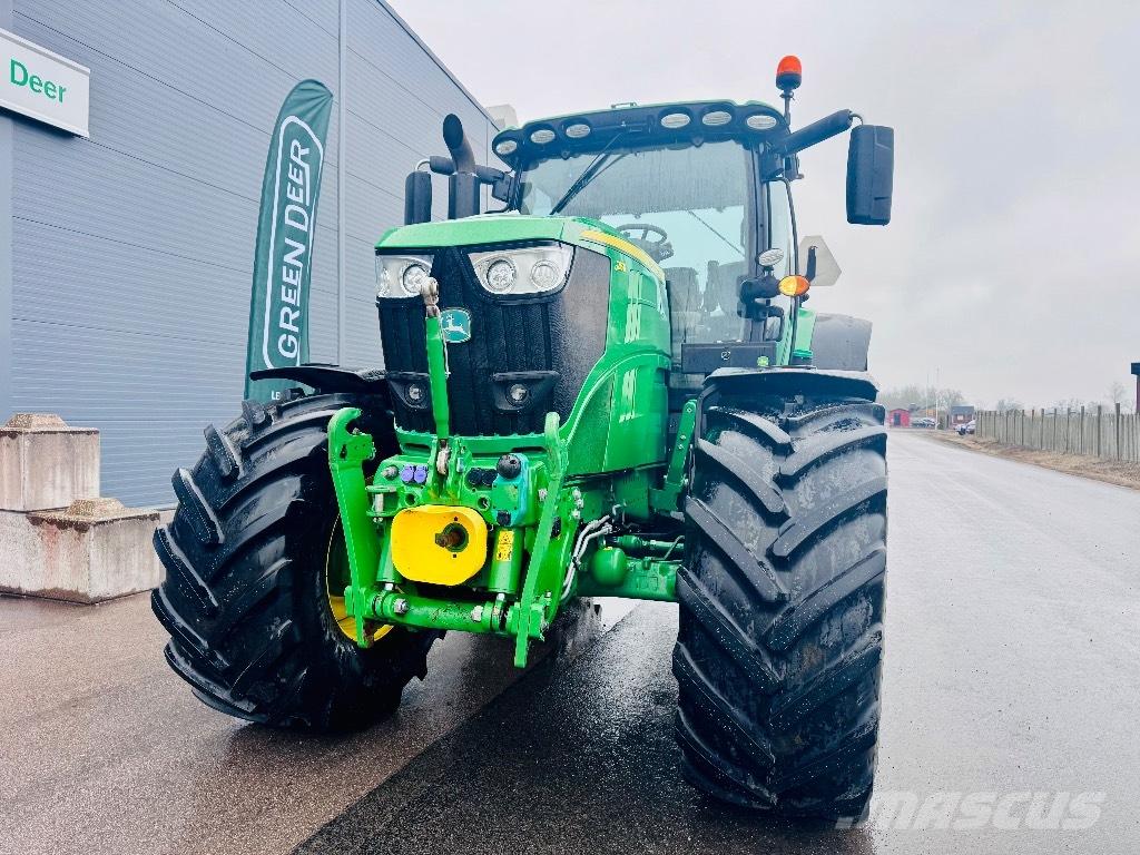 John Deere 6215 R Traktoren
