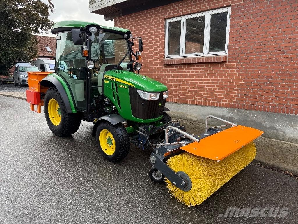 John Deere 3046 R Traktoren