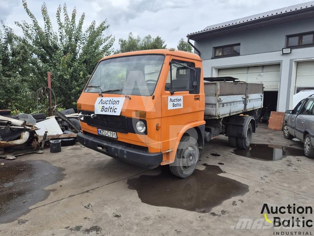 MAN 8.136 Pritschenwagen/Pritschenwagen mit Seitenklappe