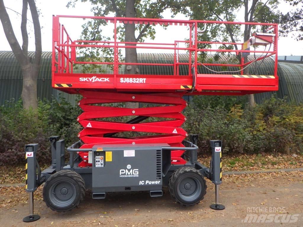 SkyJack SJ6832RT Scheren-Arbeitsbühnen