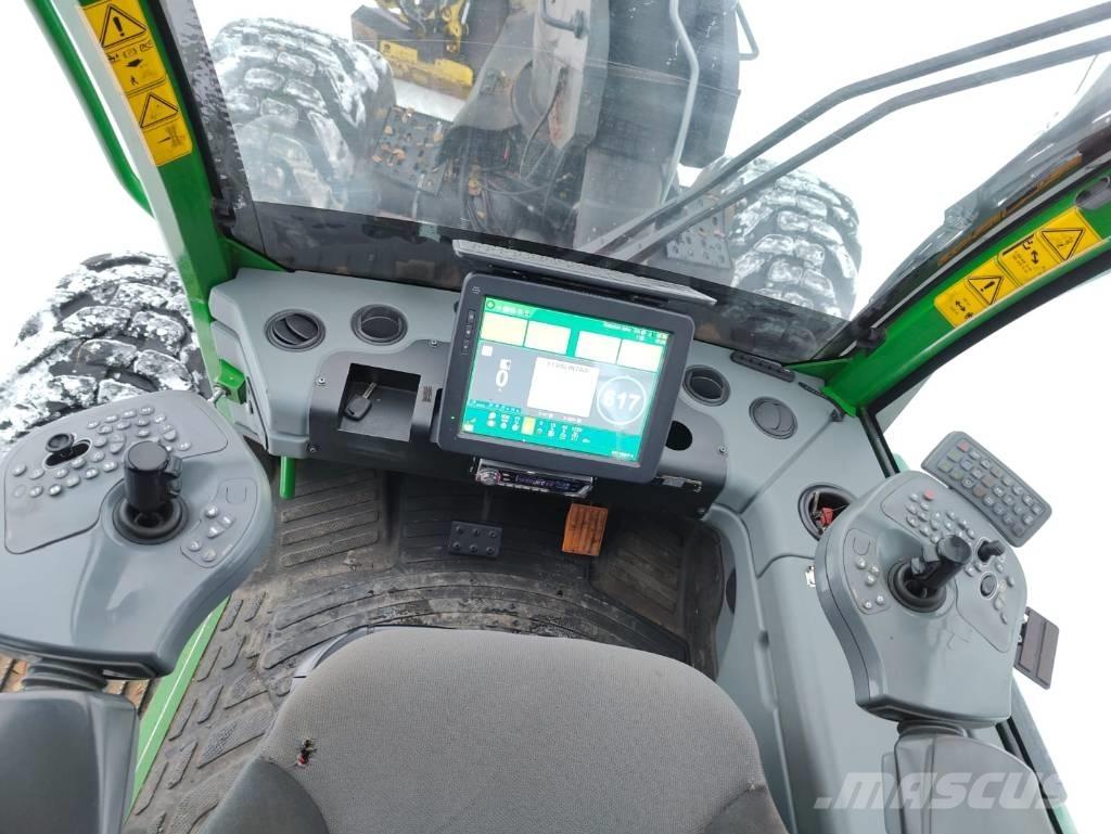 John Deere 1270 G Harvester