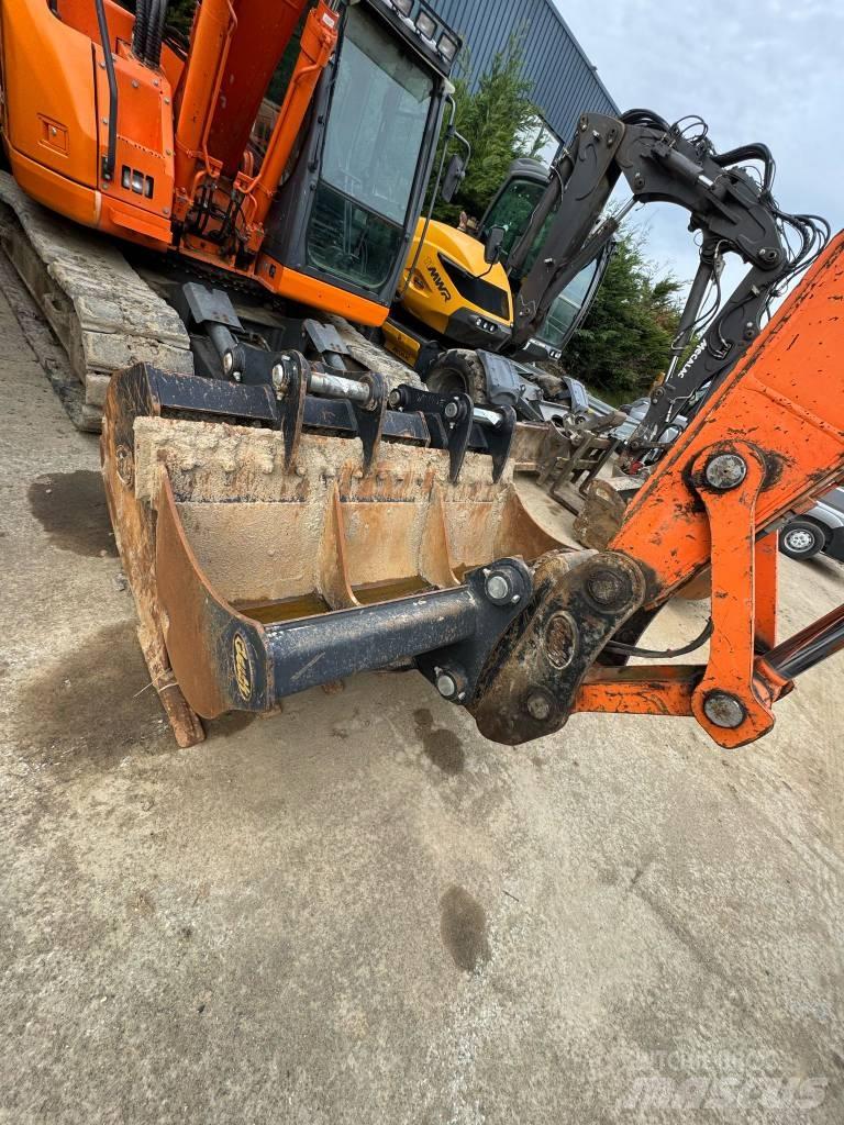 Doosan DX140 LC Raupenbagger