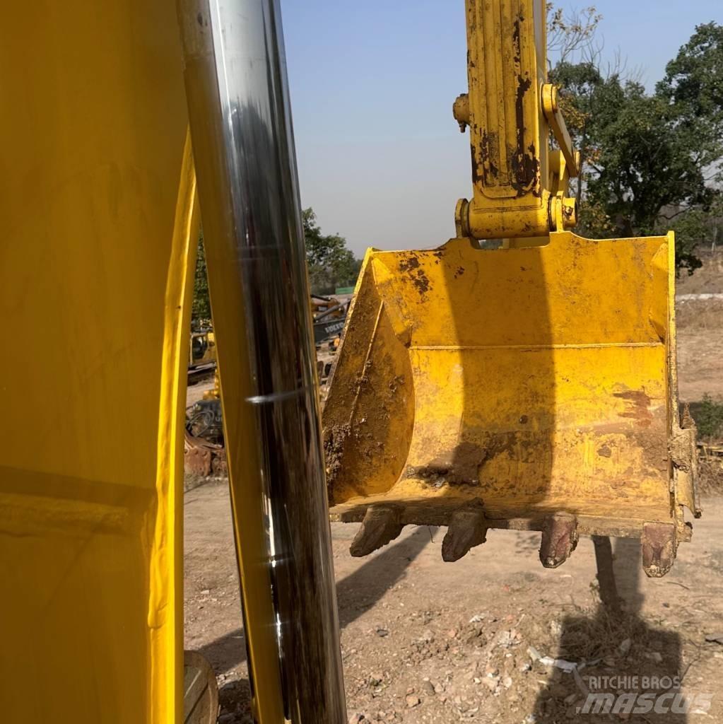 Komatsu 240LC-8 Raupenbagger