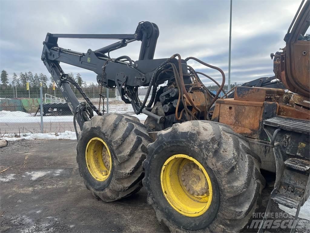 John Deere 1470E Harvester