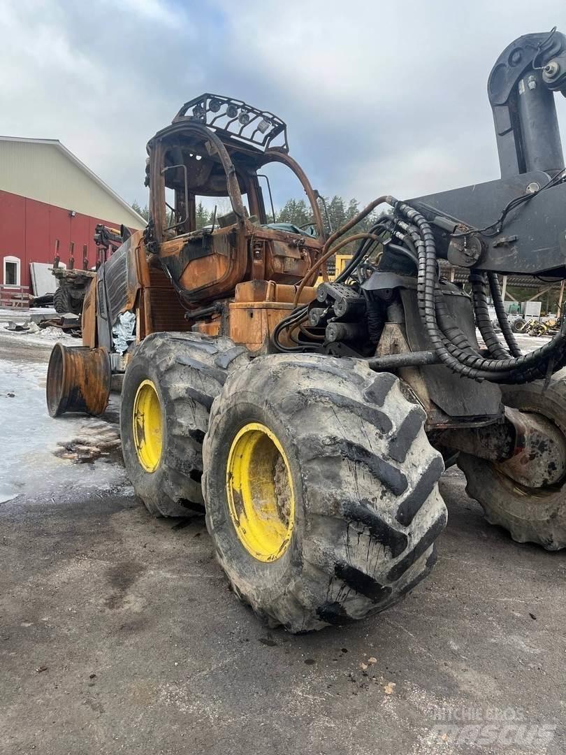 John Deere 1470E Harvester