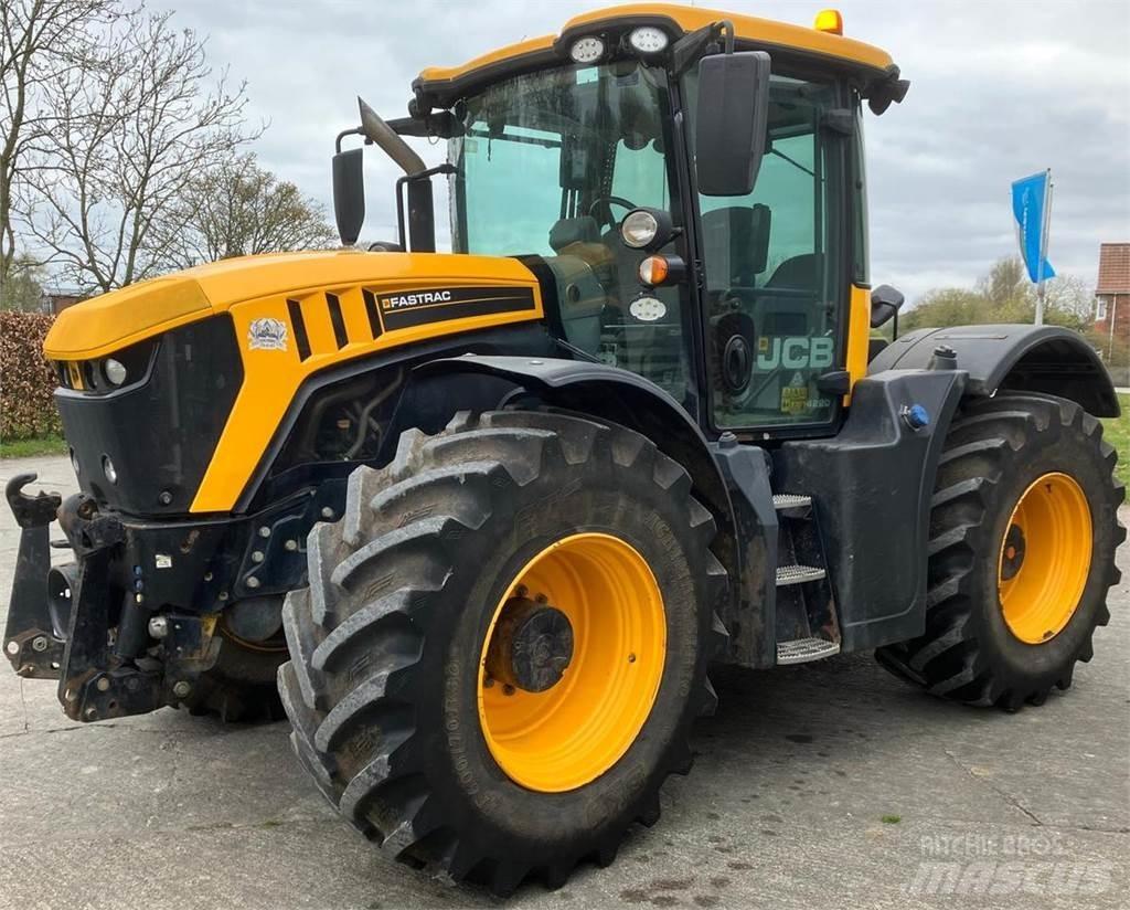JCB 4220 Fastrac Traktoren