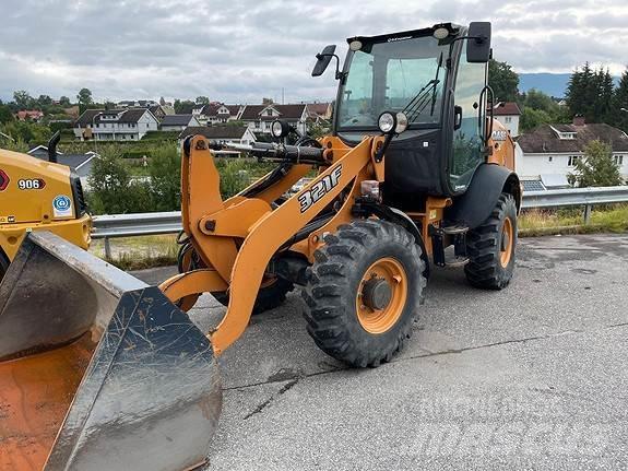 CASE 321f Radlader