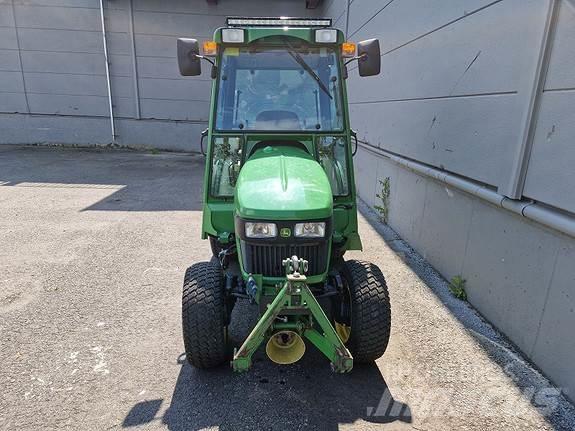 John Deere 2032R Traktoren