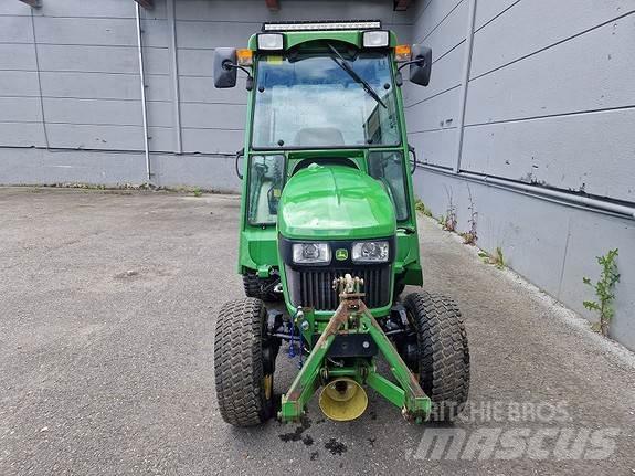 John Deere 2032R Traktoren