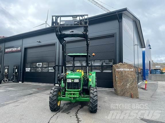 John Deere 5055E Traktoren