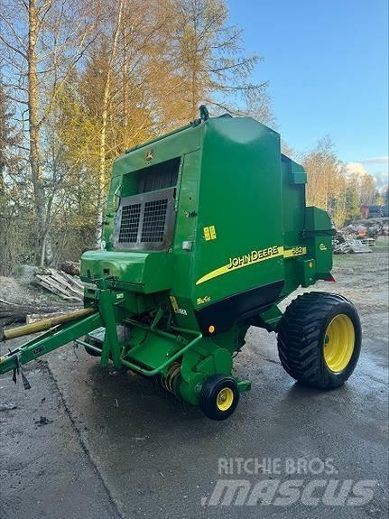 John Deere 582 Rundballenpressen