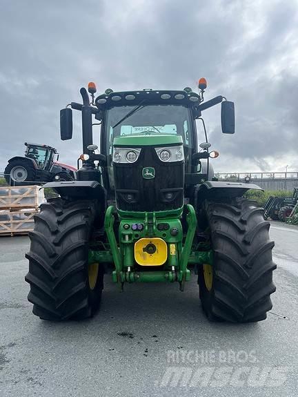 John Deere 6215R Traktoren
