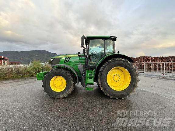 John Deere 6215R Traktoren