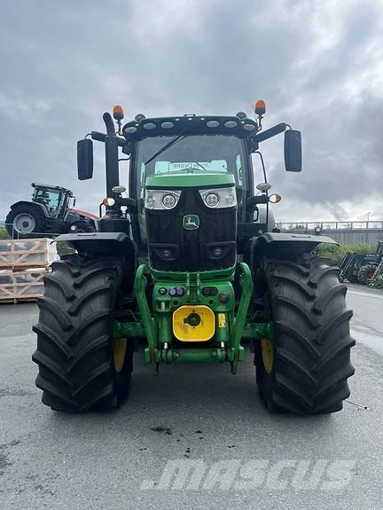 John Deere 6215R Traktoren