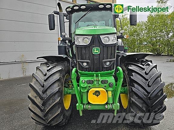 John Deere 6215R Traktoren