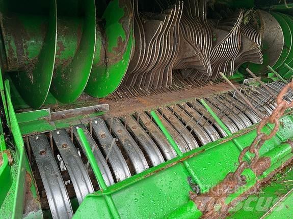 John Deere C440R Rundballenpressen