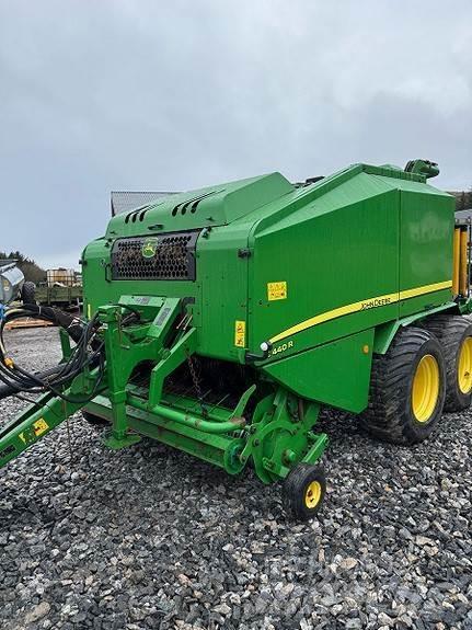 John Deere C440R Rundballenpressen