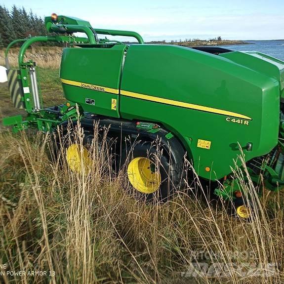 John Deere C441R Rundballenpressen
