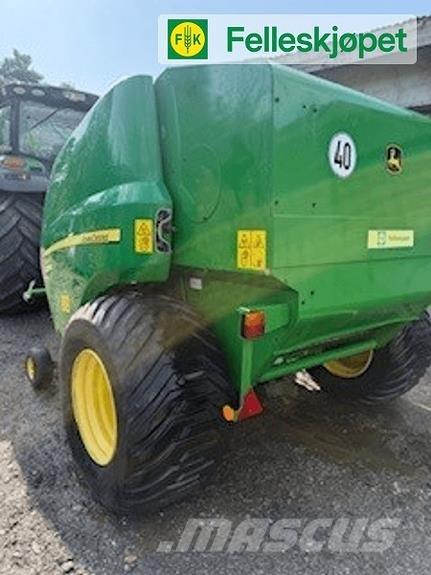 John Deere F440R Rundballenpressen