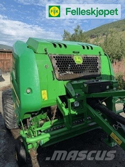 John Deere F440R Rundballenpressen
