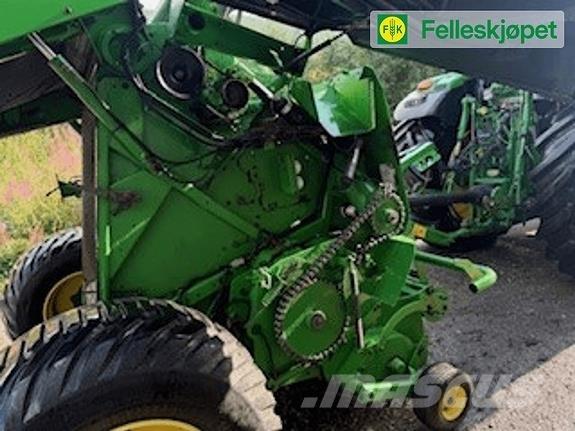 John Deere F440R Rundballenpressen