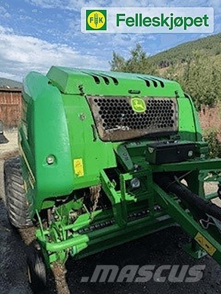 John Deere F440R Rundballenpressen
