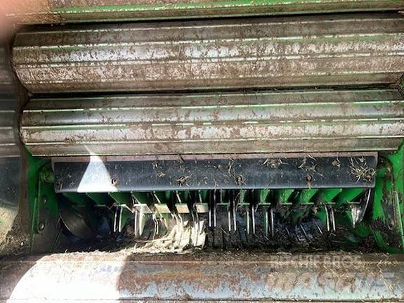 John Deere F441 Rundballenpressen