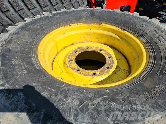 John Deere NOKIAN Traktoren