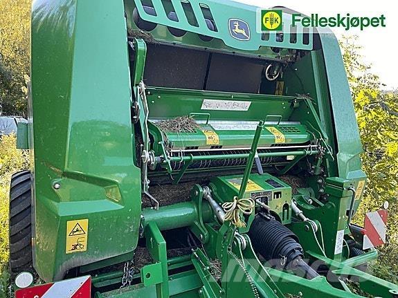John Deere V451r Rundballenpressen