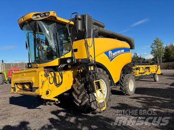 New Holland CX5080 Mähdrescher