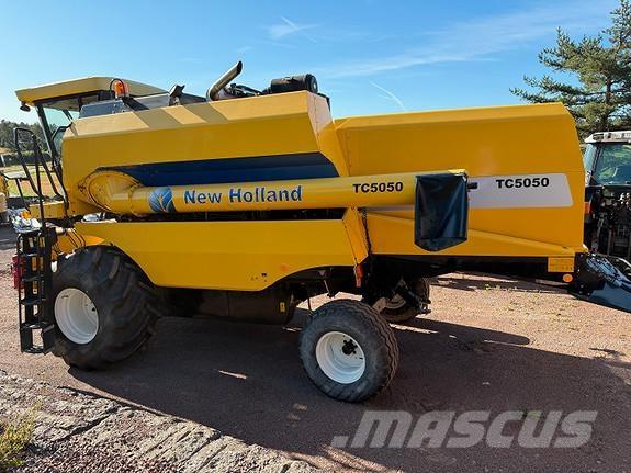 New Holland TC5050 Mähdrescher