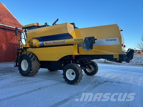 New Holland TC5050 Mähdrescher