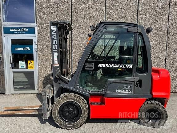 Nissan DF32 14436 Dieselstapler