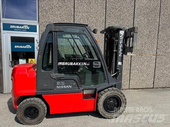 Nissan DF32 14436 Dieselstapler