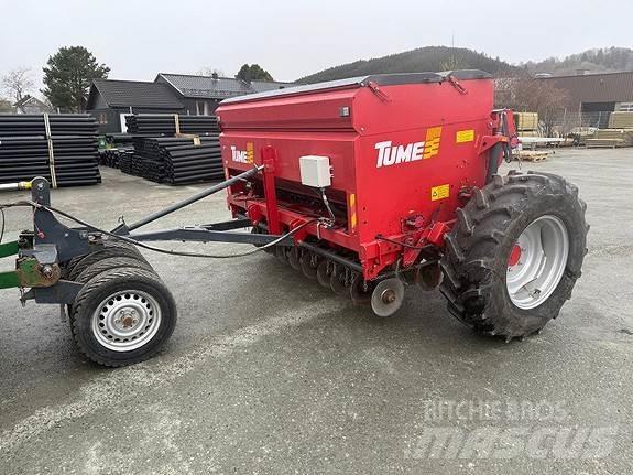 Tume HKL 2500 Düngemittelverteiler