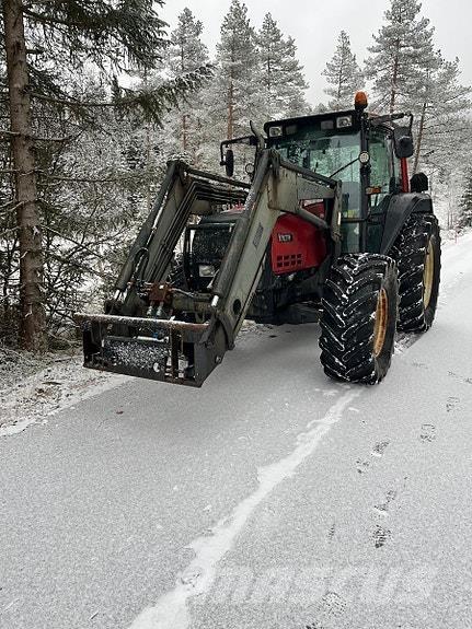 Valtra 6750-4 Traktoren