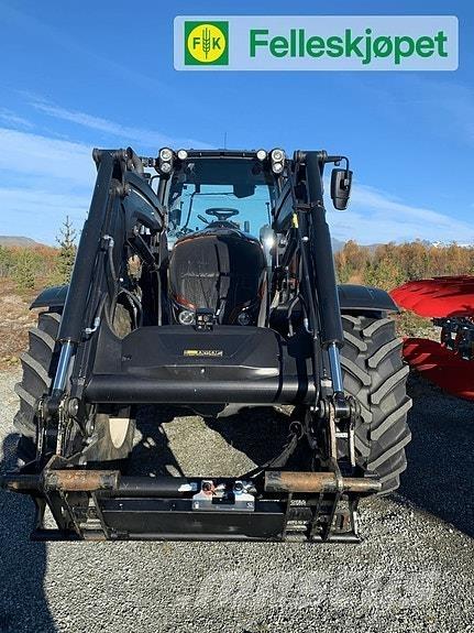 Valtra N124 Traktoren