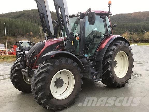 Valtra N154D Traktoren