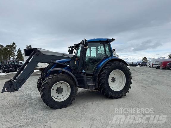 Valtra N174D Traktoren
