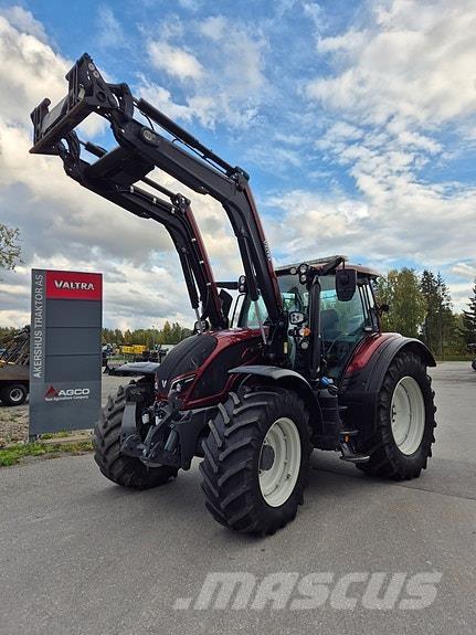 Valtra N174V Traktoren