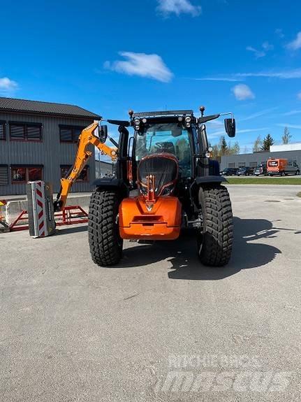 Valtra N175D Traktoren