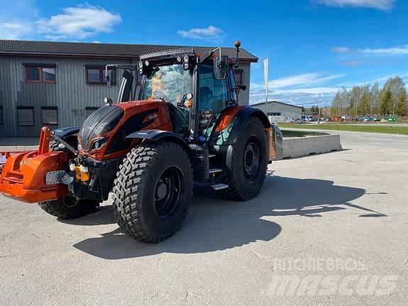 Valtra N175D Traktoren