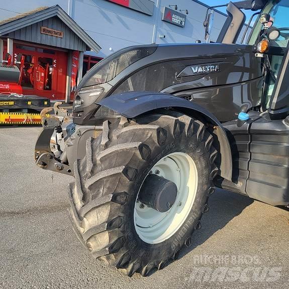Valtra T 254 Traktoren