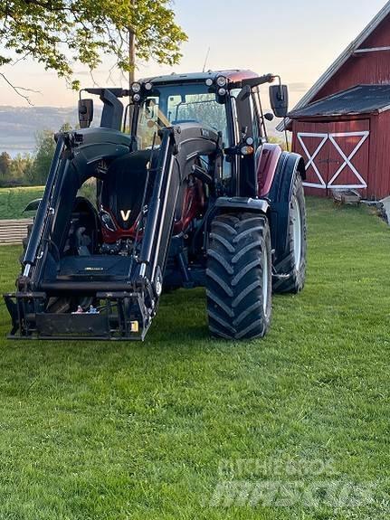 Valtra T174D Traktoren
