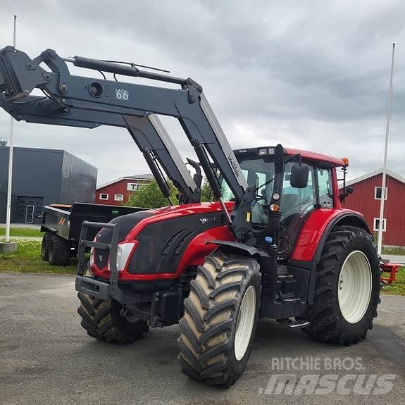 Valtra T213 VERSU Traktoren