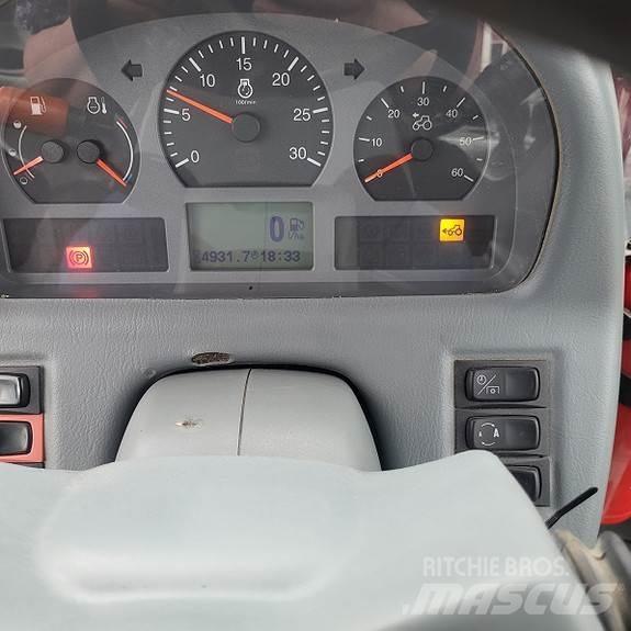 Valtra T213 VERSU Traktoren